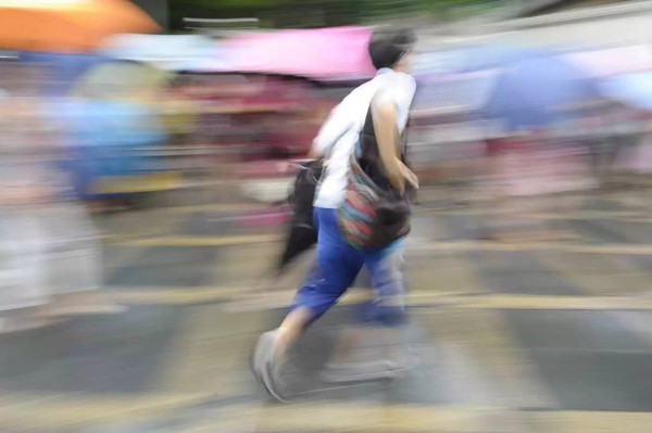 广州暴雨突袭，高考继续_草莓视频APP在线厂家